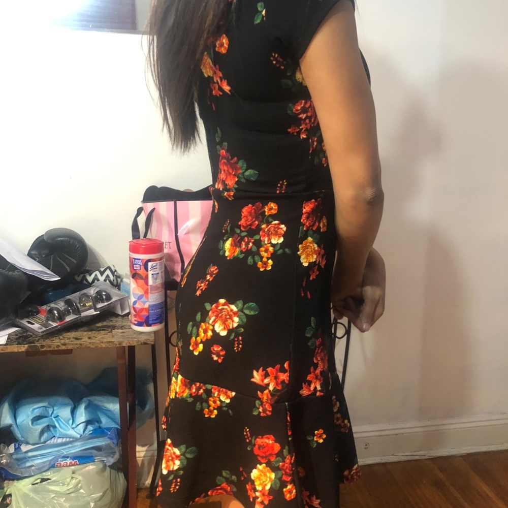 Dress - Picture 2 of 4